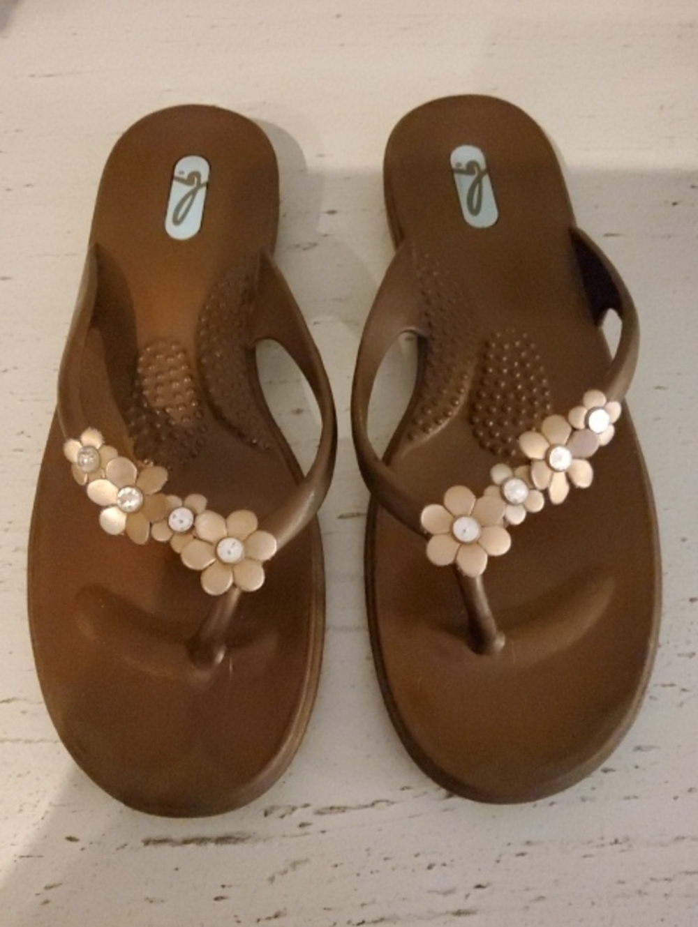 OKA b. Flip Flops Brown with Bronze Floral Accents Size M 7/8